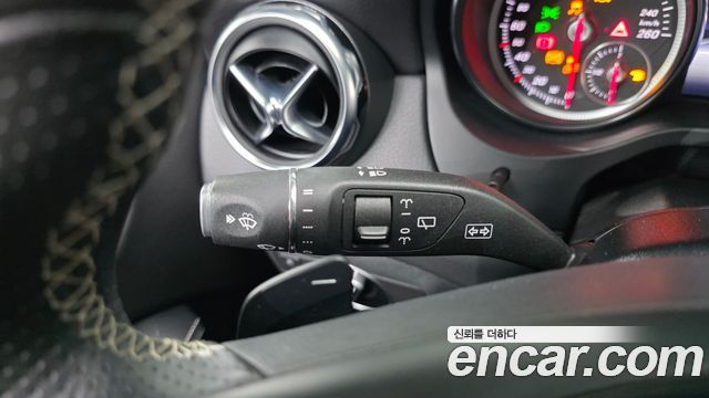 Mercedes-Benz GLA-Class GLA250 4MATIC