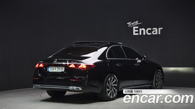 Mercedes-Benz E-Class E300 4MATIC Exclusive