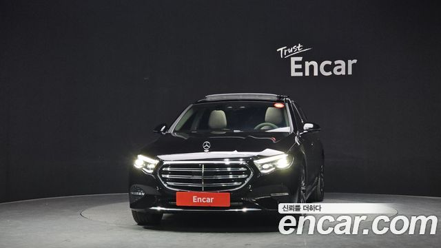 Mercedes-Benz E-Class E300 4MATIC Exclusive