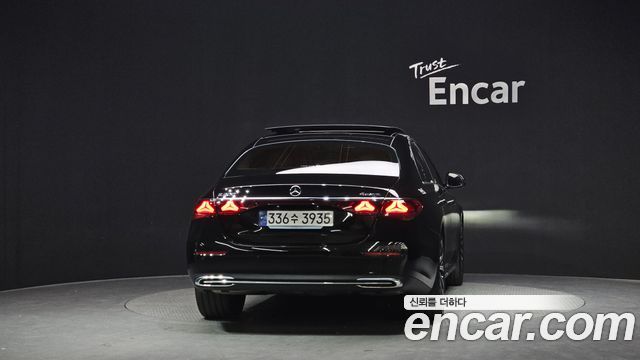 Mercedes-Benz E-Class E300 4MATIC Exclusive