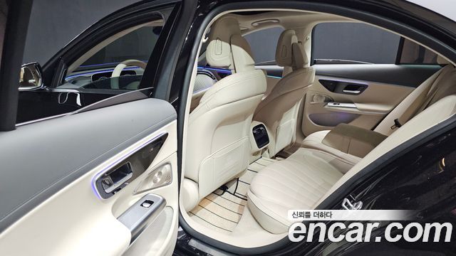 Mercedes-Benz E-Class E300 4MATIC Exclusive