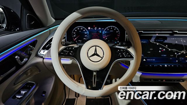 Mercedes-Benz E-Class E300 4MATIC Exclusive
