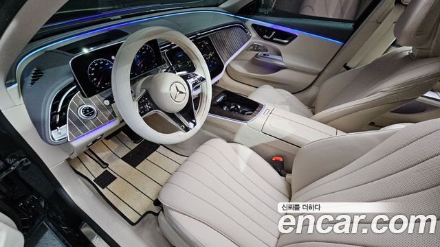 Mercedes-Benz E-Class E300 4MATIC Exclusive