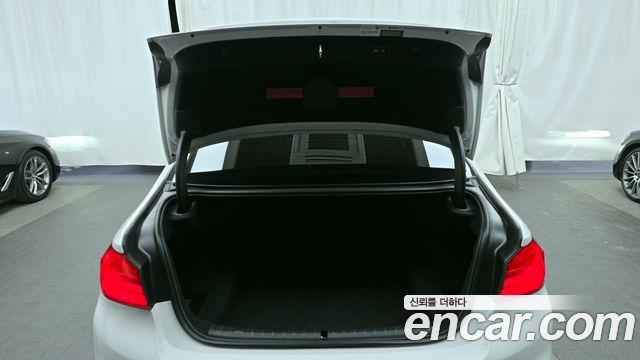 BMW 5-Series 530i xDrive M Sport Package