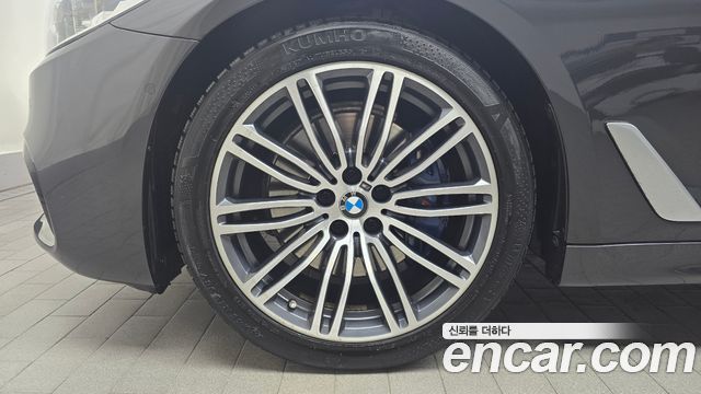 BMW 5-Series 530i M Sport Package Plus