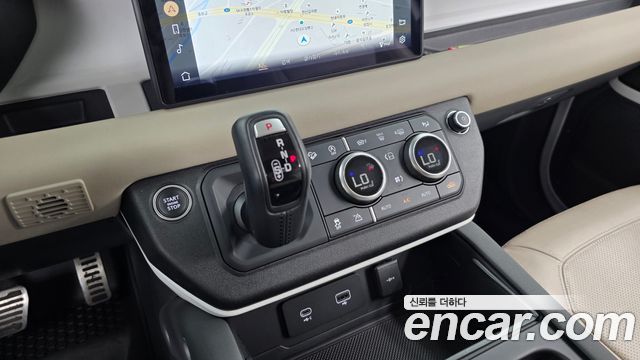 Land Rover Defender 90 D250 SE