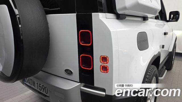 Land Rover Defender 90 D250 SE
