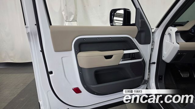 Land Rover Defender 90 D250 SE