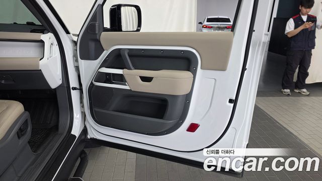 Land Rover Defender 90 D250 SE
