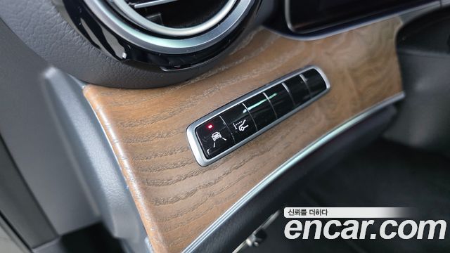 Mercedes-Benz E-Class E300 Exclusive
