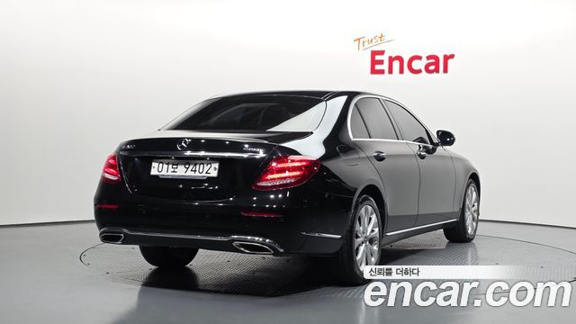 Mercedes-Benz E-Class E300 4MATIC Exclusive