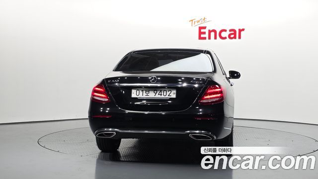 Mercedes-Benz E-Class E300 4MATIC Exclusive