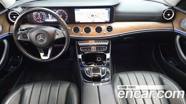 Mercedes-Benz E-Class E300 4MATIC Exclusive