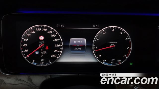 Mercedes-Benz E-Class E300 4MATIC Exclusive