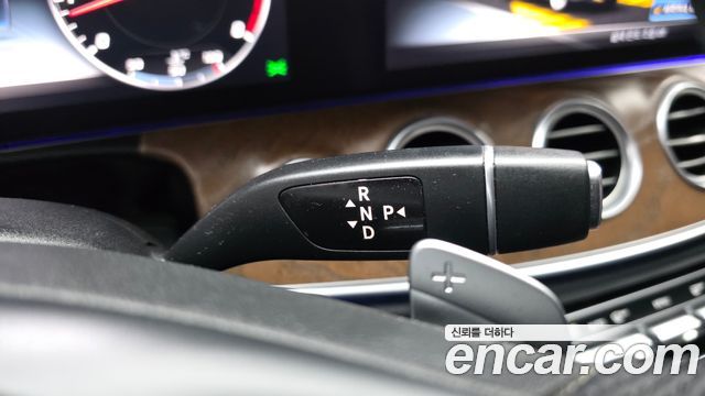 Mercedes-Benz E-Class E300 4MATIC Exclusive