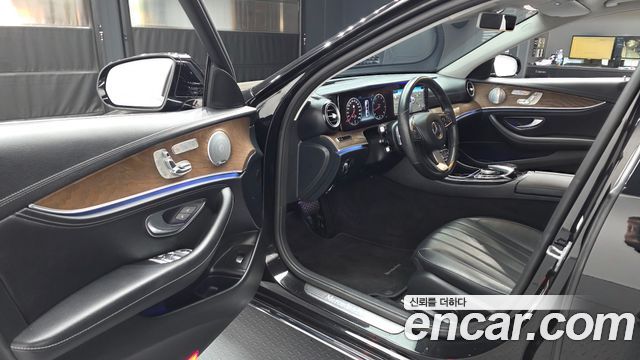 Mercedes-Benz E-Class E300 4MATIC Exclusive