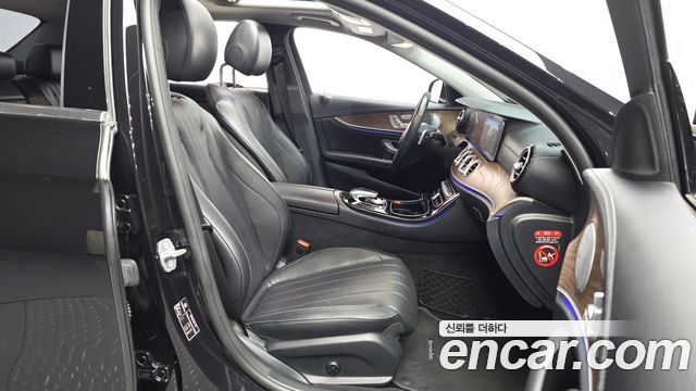 Mercedes-Benz E-Class E300 4MATIC Exclusive