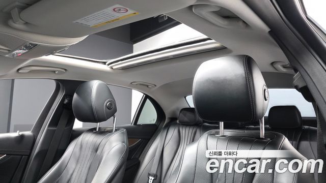 Mercedes-Benz E-Class E300 4MATIC Exclusive