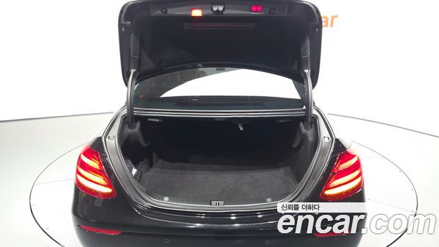 Mercedes-Benz E-Class E300 4MATIC Exclusive