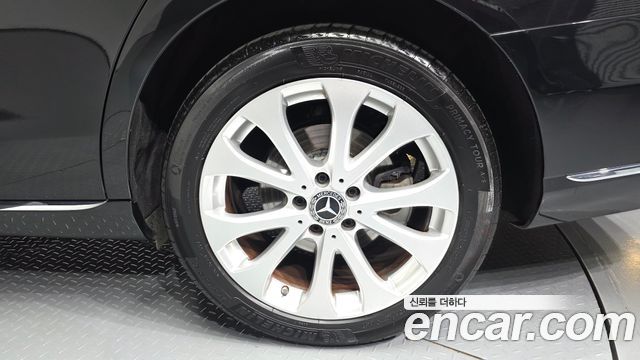 Mercedes-Benz E-Class E300 4MATIC Exclusive