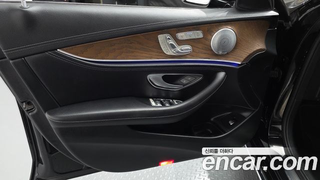 Mercedes-Benz E-Class E300 4MATIC Exclusive