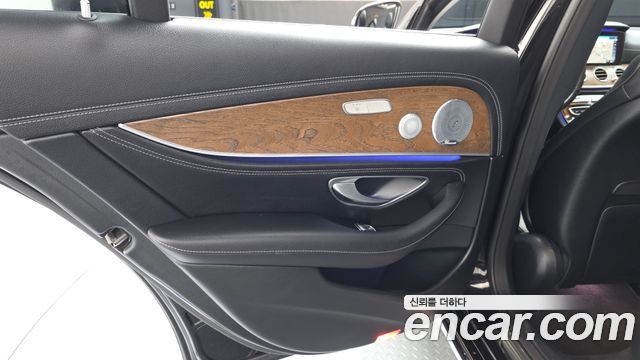 Mercedes-Benz E-Class E300 4MATIC Exclusive