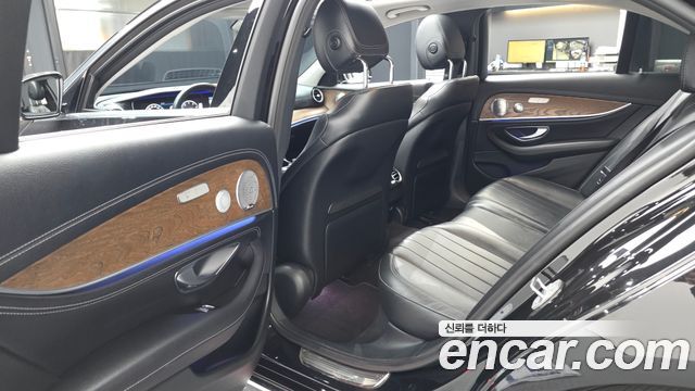 Mercedes-Benz E-Class E300 4MATIC Exclusive