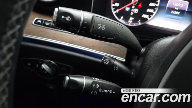 Mercedes-Benz E-Class E300 4MATIC Exclusive