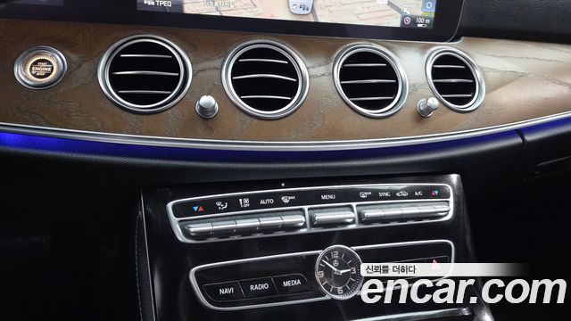 Mercedes-Benz E-Class E300 4MATIC Exclusive