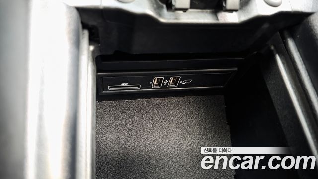 Mercedes-Benz E-Class E300 4MATIC Exclusive