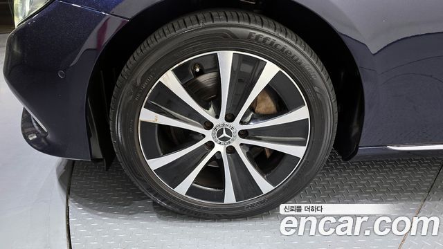 Mercedes-Benz E-Class E300e 4MATIC Exclusive
