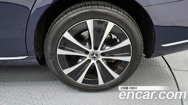 Mercedes-Benz E-Class E300e 4MATIC Exclusive