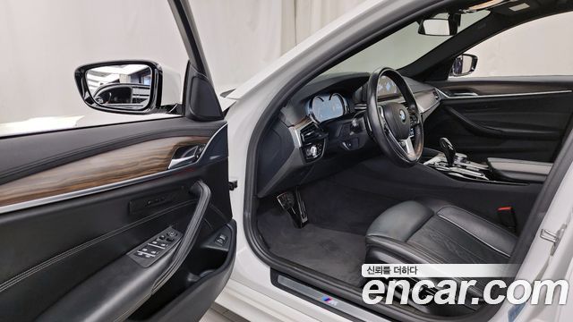 BMW 5-Series 530i M Sport Package Plus
