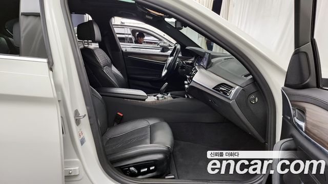 BMW 5-Series 530i M Sport Package Plus