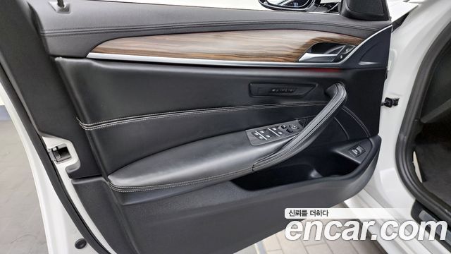 BMW 5-Series 530i M Sport Package Plus