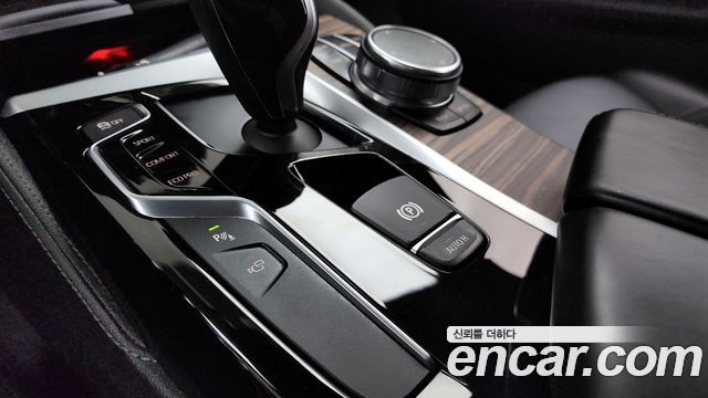 BMW 5-Series 530i M Sport Package Plus
