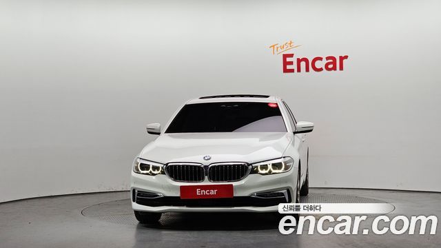 BMW 5-Series 520i Luxury