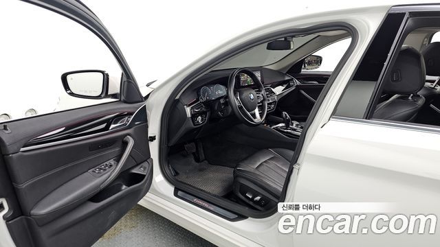 BMW 5-Series 520i Luxury