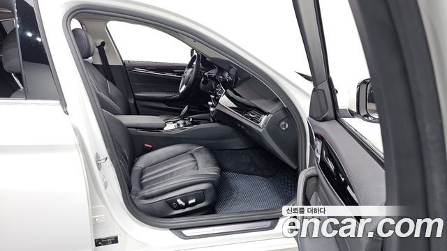 BMW 5-Series 520i Luxury