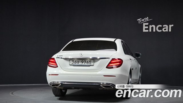 Mercedes-Benz E-Class E200 Avantgarde
