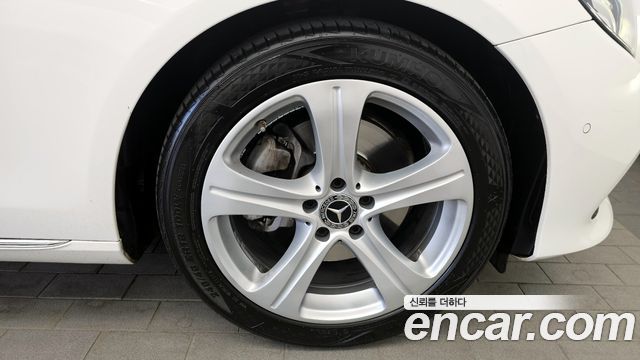 Mercedes-Benz E-Class E200 Avantgarde