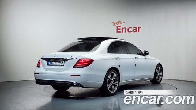 Mercedes-Benz E-Class E300 4MATIC Avnatgarde