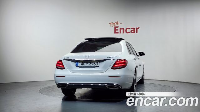 Mercedes-Benz E-Class E300 4MATIC Avnatgarde