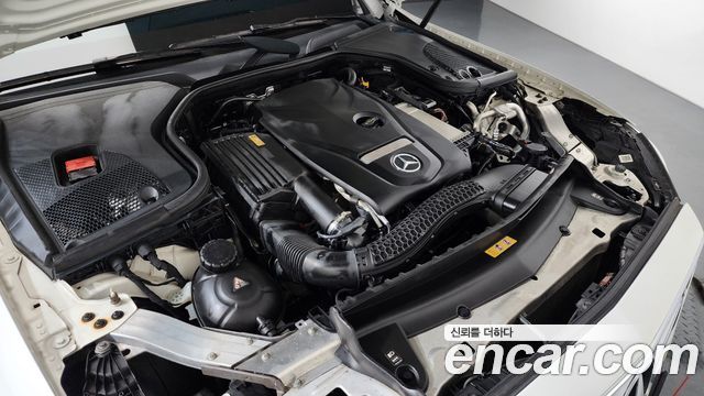 Mercedes-Benz E-Class E300 4MATIC Avnatgarde