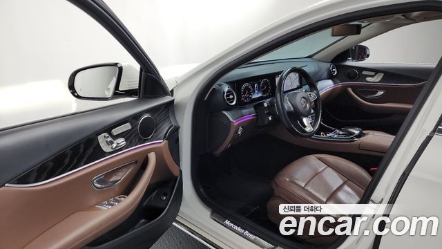 Mercedes-Benz E-Class E300 4MATIC Avnatgarde
