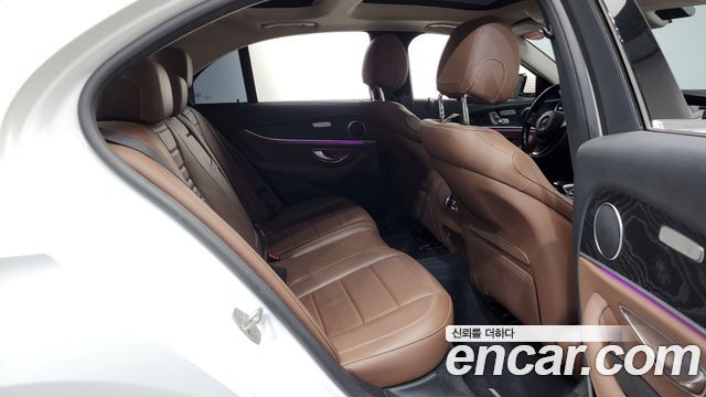 Mercedes-Benz E-Class E300 4MATIC Avnatgarde