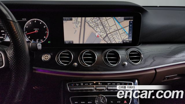 Mercedes-Benz E-Class E300 4MATIC Avnatgarde