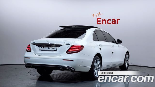 Mercedes-Benz E-Class E300 4MATIC Exclusive