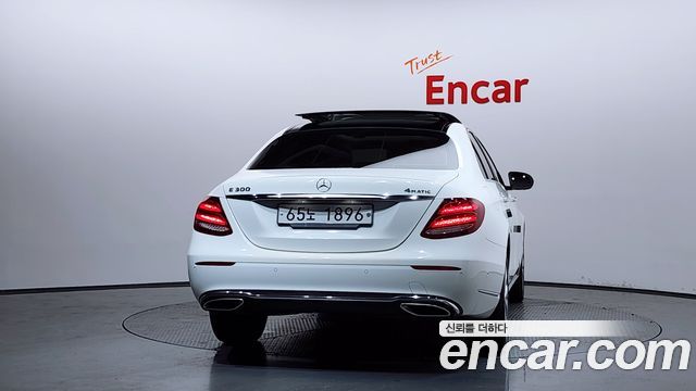 Mercedes-Benz E-Class E300 4MATIC Exclusive