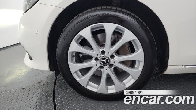 Mercedes-Benz E-Class E300 4MATIC Exclusive